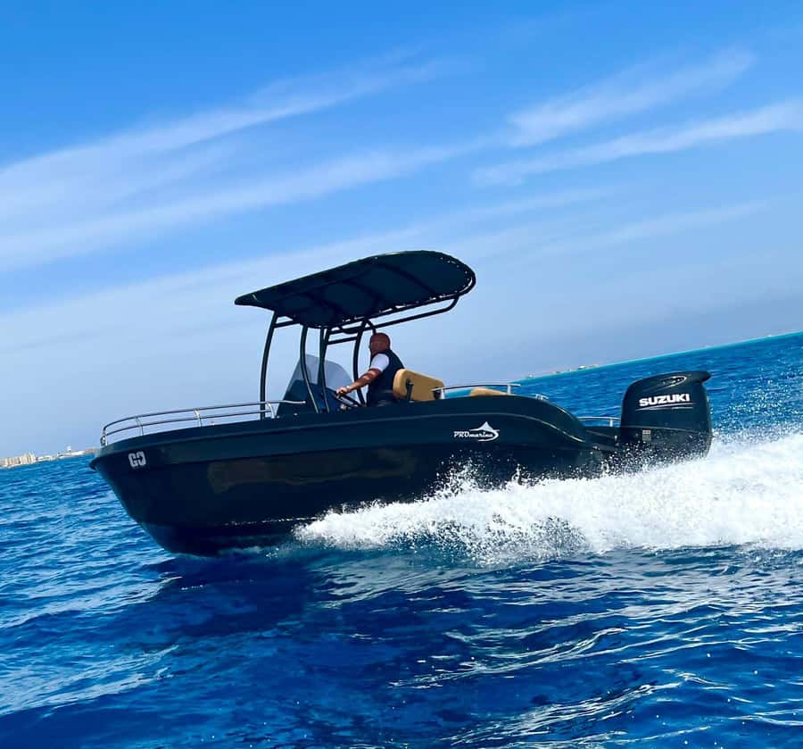 Hurghada: Private Speedboat Adventure with Snacks & Pick-up - Abu Ramada and sea turtles