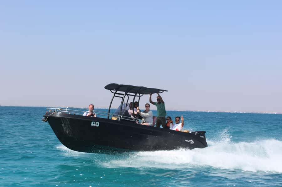 Hurghada: Private Speedboat to Orange Bay and White Island - Parasailing for a short Red Sea view