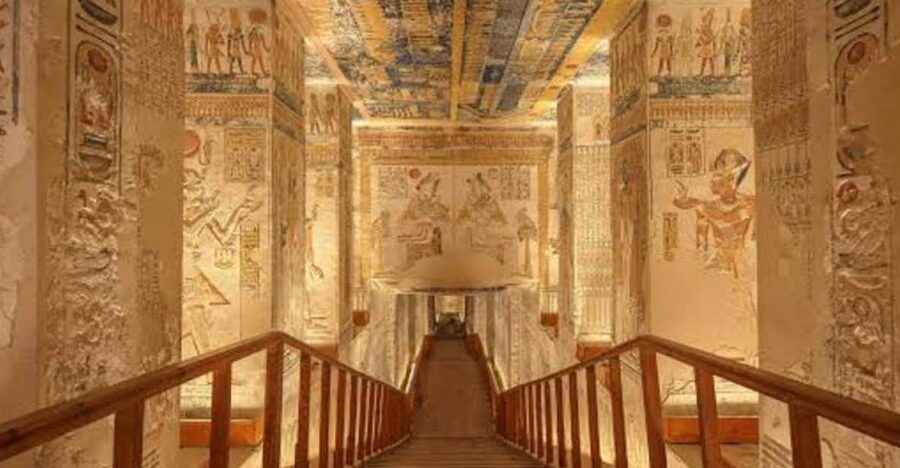 Hurghada: Private Trip to Luxor & Valley of the Kings - Arriving at the Valley of the Kings