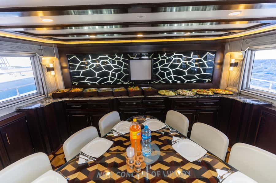 Hurghada: Royal Luxury VIP Cruise to Orange Bay with Lunch - Small Giftun and the first coral reef