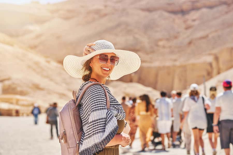 Hurghada: Small-Group Luxor Day Tour & Sunrise Balloon Ride - Lunch at a local restaurant