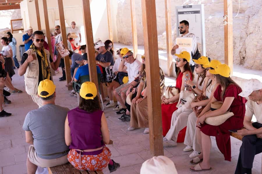 Hurghada: Small-Group Luxor Highlights & Tut Tomb Day Tour - Guide quality and group experience