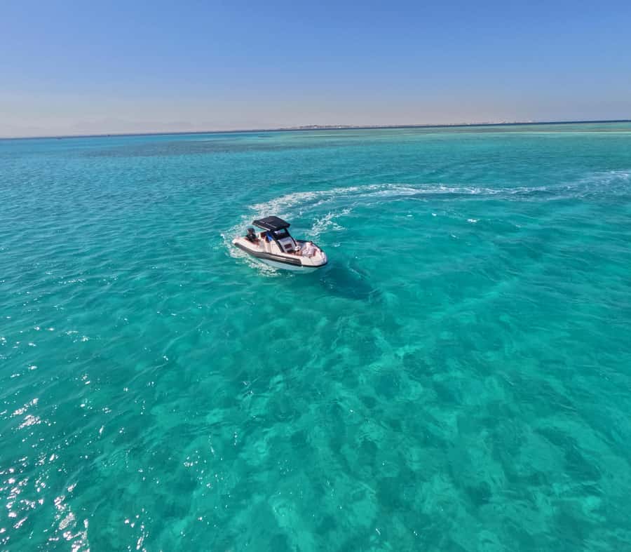 Hurghada: Turtle Bay Speedboat Tour with Snorkeling - What to pack for four hours on the Red Sea