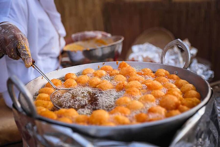 Hurghada: Unique Bedouin Craft, Handmade and Star Watching - Making Lugamat and sharing camp food