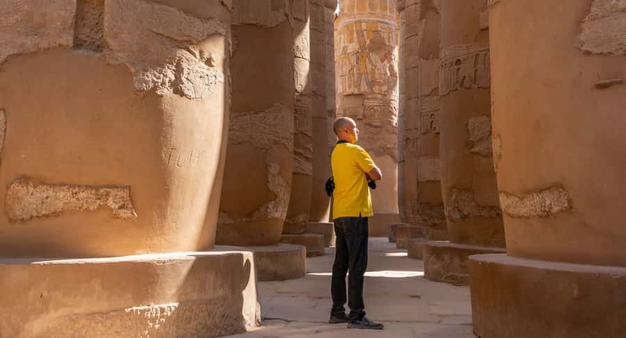 Hurghada: Valley of Kings Hatshepsut & Karnak Luxor Day Trip - Luxor Temple from outside