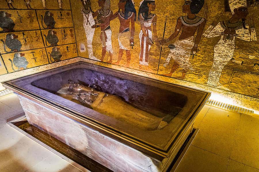 Hurghada: Valley of Kings Hatshepsut & Karnak Luxor Day Trip - Guides, transport, and the small-group experience