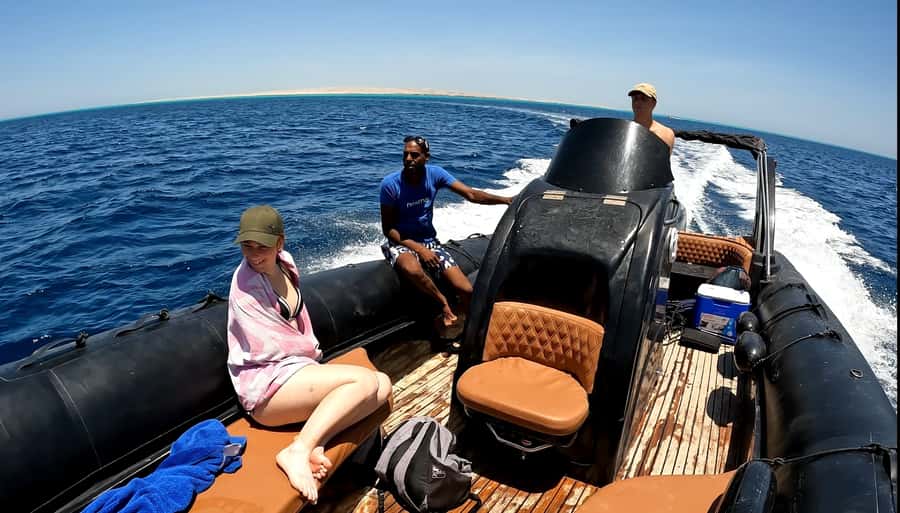 Hurghada: White Island Speedboat Tour, Snorkeling, & Lunch - Guides, boat service, and group size