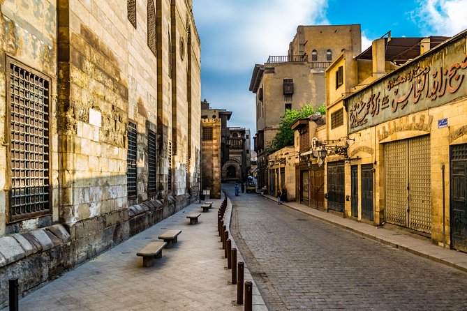 Islamic Cairo Walking Tour: Khan el Khalili, Al-Azhar Mosque - What the guides add to the experience