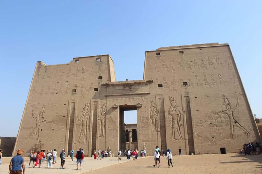 Luxor: 4 Days Nile Cruise with Guided Tours & Abu Simbel - What $599 buys you on the Nile