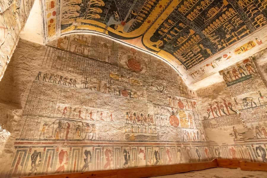 Luxor: All-Inclusive West Bank Tour, Sound & Light Show - Reading the royal tombs in the Valley of the Kings