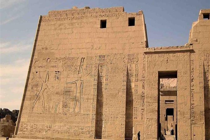 Luxor Day Tour: Valley of Kings & Queens & Hatchepsut Temples - Hatshepsut Temple and the story of a powerful queen