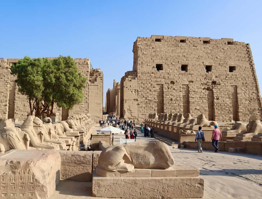 Luxor: East and/or West Banks Guided Tour with Lunch - Valley of the Kings: tombs rather than grand monuments