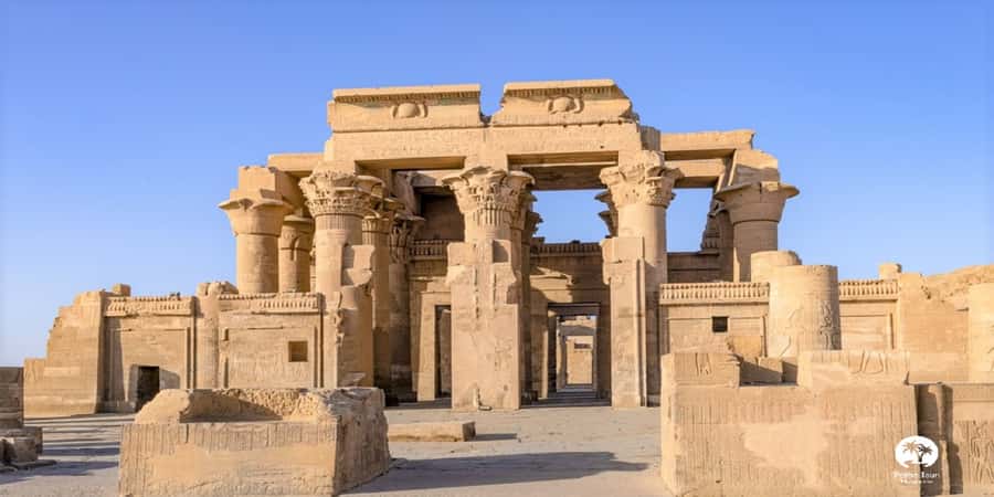 Luxor: Edfu and Kom Ombo Private All-Inclusive Guided Tour - Edfu’s Temple of Horus rewards a close look