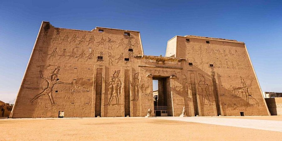 Luxor: Edfu, Kom Ombo, Abu Simbel Private Tour & Entry Fees - Abu Simbel and the colossal gateway