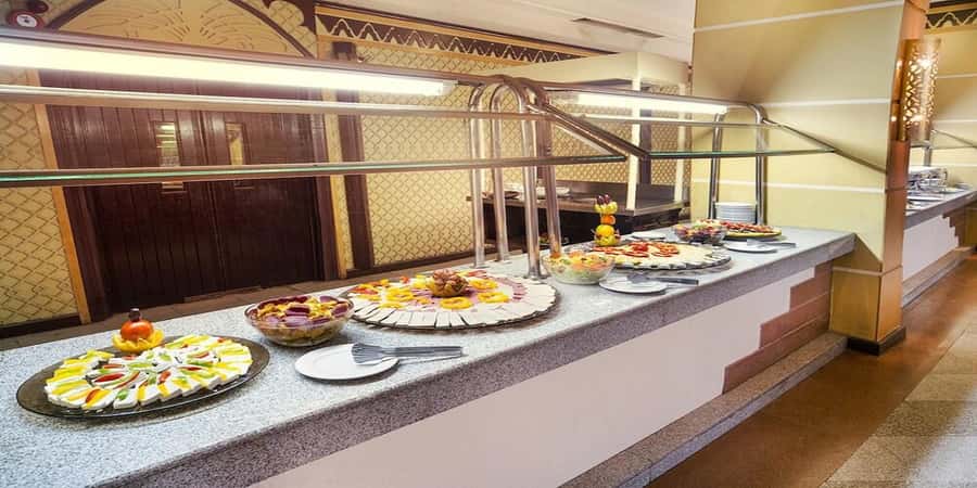 Luxor: Habu, Deir El Medina, Shared tour, Guide, and Lunch - FAQ