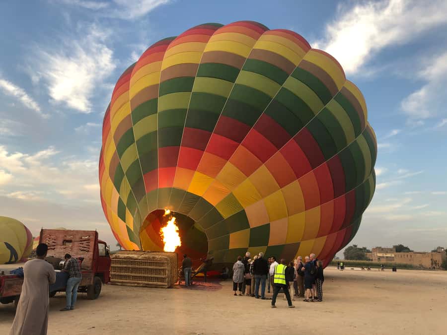 Luxor: Hot Air Balloon Ride Over Temple of Hatshepsut - Landing in a Field or Desert Area