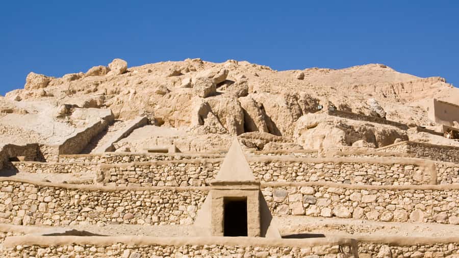 Luxor: Medinet Habu, Deir el-Medina & Valley of Queens Tour - A guide makes the difference in three hours