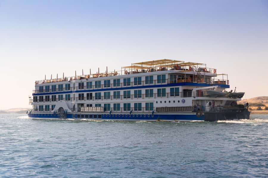 Luxor: One-night Nile Cruise to Aswan with Transfer - The First Day: Lunch, Dinner, and River Views