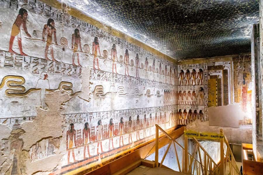 Luxor: Private East and West Banks Tour and Felucca Cruise - Karnak Temple and the scale of ancient worship