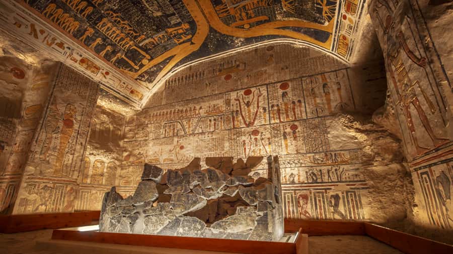 Luxor: Private Tour to Valley of Kings & Hatshepsut Temple. - Hatshepsut’s temple beneath the cliffs