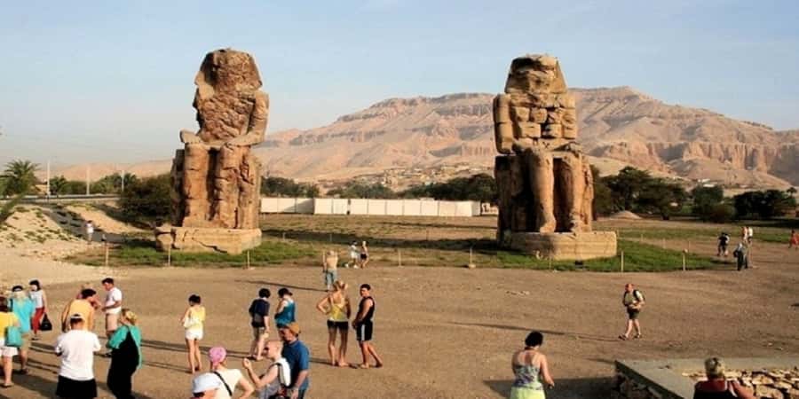 Luxor: Valley of the Kings and Queens Guided Tour with Lunch - Lunch with local food after the tombs