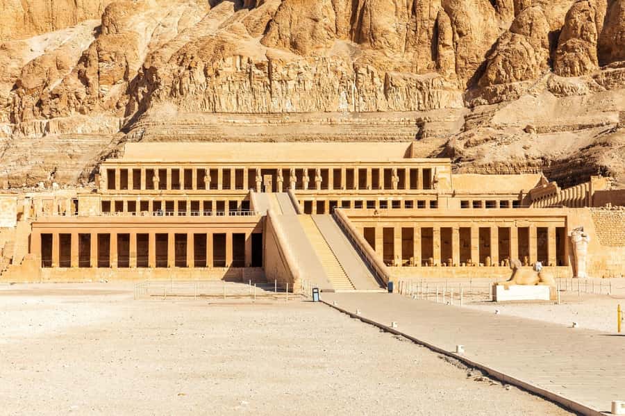 Luxor: West and East Banks All-Inclusive Tour & Balloon Ride - Colossi of Memnon and a useful pause for lunch