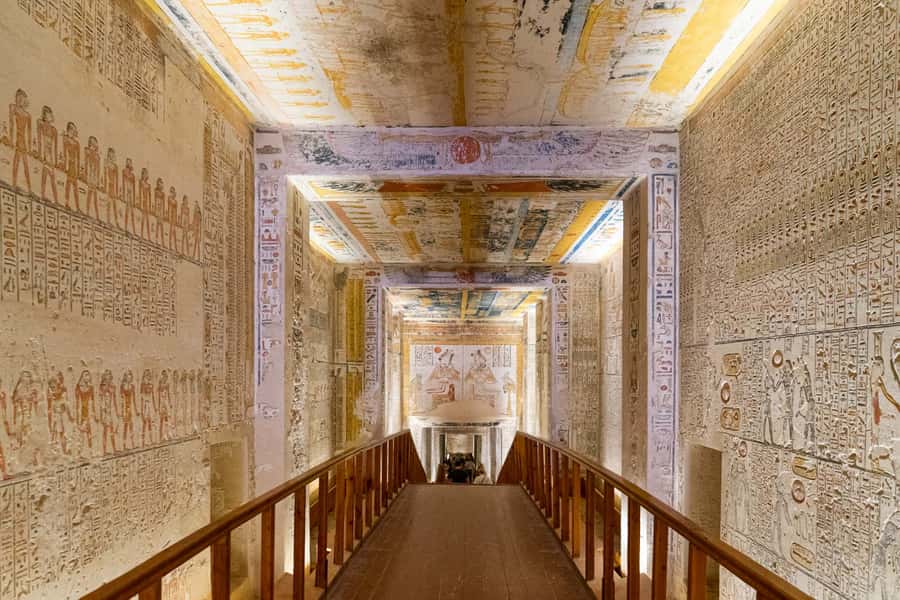 Luxor: West and East Banks All-Inclusive Tour & Balloon Ride - The Valley of the Kings: tombs rather than grand monuments