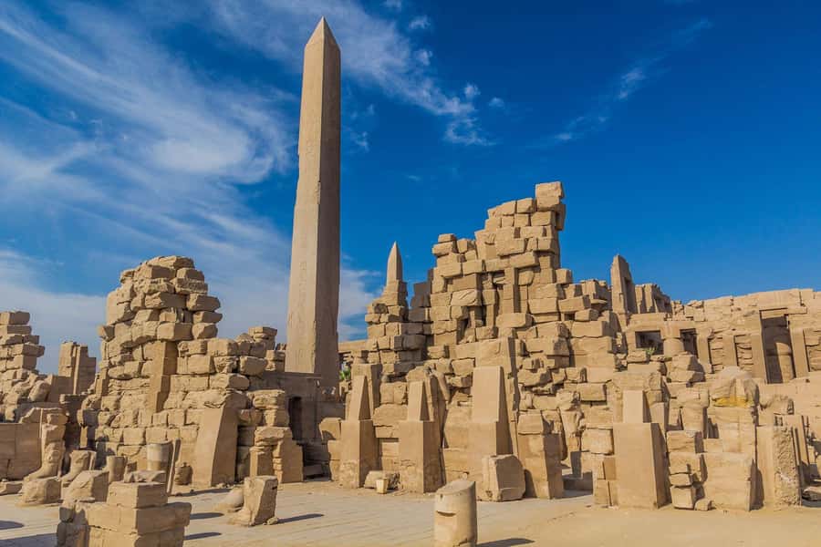 Makadi Bay: Luxor Highlights & King Tut Tomb Full-Day Tour - Karnak Temple and the scale of the Theban Triad