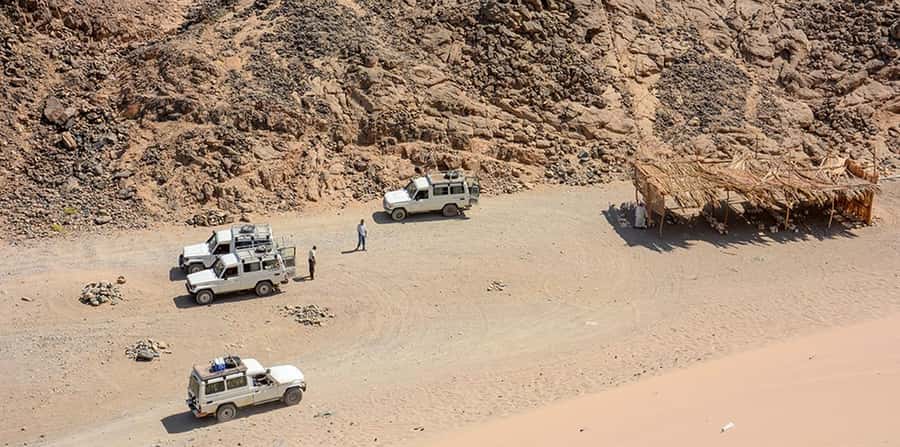 Makadi Bay: Mega Tour Jeep, ATV, Buggy, Camel, Dinner & Show - Lunch, drinks, and a practical view of the meal
