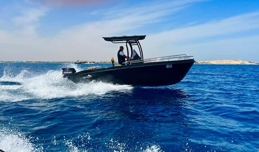 Makadi: Giftun Island Speedboat Cruise to Orange Bay & Lunch - The first snorkeling stop, about 20 minutes out