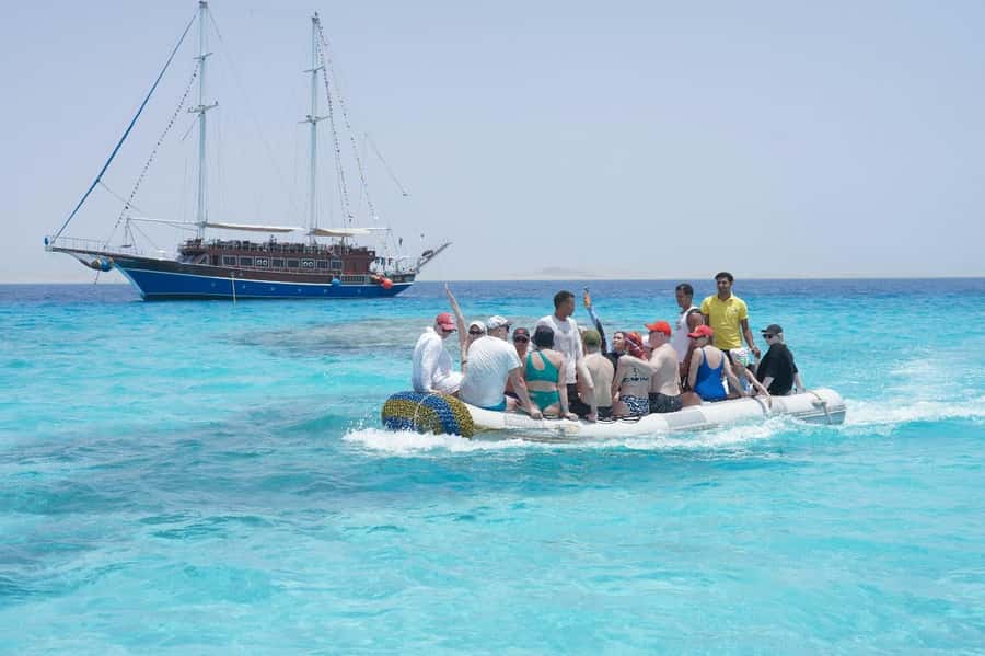 Marsa Alam: Pirates Premium Boat to turtle bay with lunch - From hotel pickup to Port Ghalib Marina