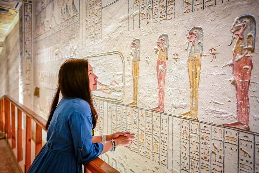 Marsa Alam: Valley of the Kings & Karnak Temples Luxor Tour - Lunch, shopping, oils, and scarves