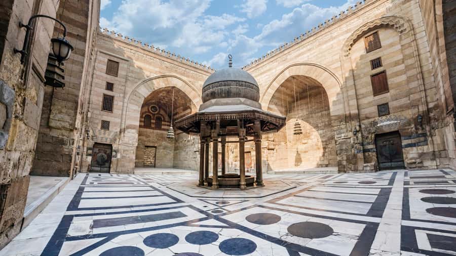 Old Cairo Guided Walk Tour: History, Culture & Street Bites - Al-Hakim Mosque and the quieter side of Old Cairo