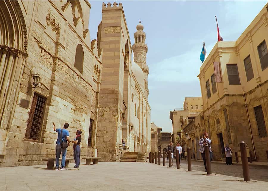 Old Cairo Guided Walk Tour: History, Culture & Street Bites - Al-Hussein Mosque and a moment to slow down