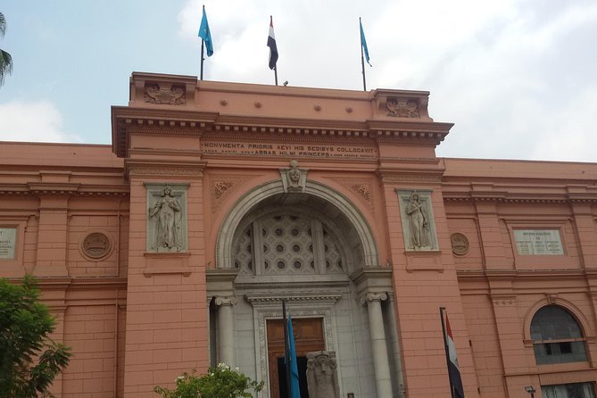 Private Cairo Egyptian Museum Tour with Lunch - Entering the Museum of Egyptian Antiquities