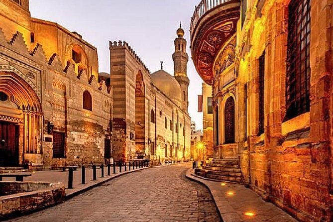Private Day Tour Pyramids of Giza, Egyptian Museum and Bazaars - Guides Ihab and Rania shape the experience