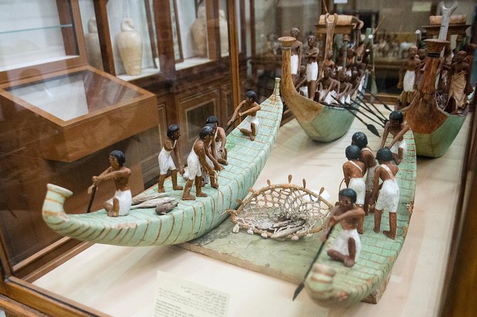 Private day tour to Giza Pyramids, Sphinx Egyptian Museum and Citadel - The Giza Plateau and the panoramic viewpoint