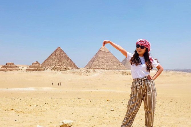 Private Full-Day Tour Visiting Giza Pyramids, Egyptian Museum and Old Market - The Sphinx and the best pyramid photographs