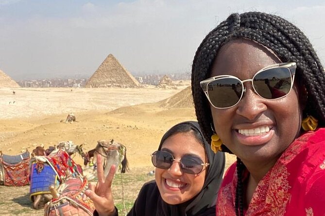 Private guide's trip to Giza pyramids, Great sphinx valley temple - Starting at the Giza pyramid complex