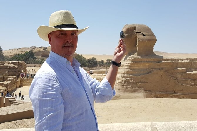 Private guided tour to Giza Pyramids, and Great Sphinx - Lunch adds a local touch