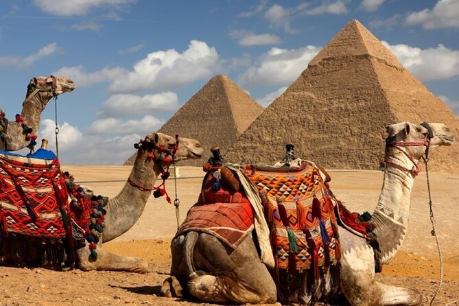 Private Guided Tour to Giza Pyramids and Great Sphinx - What it is like to enter a pyramid