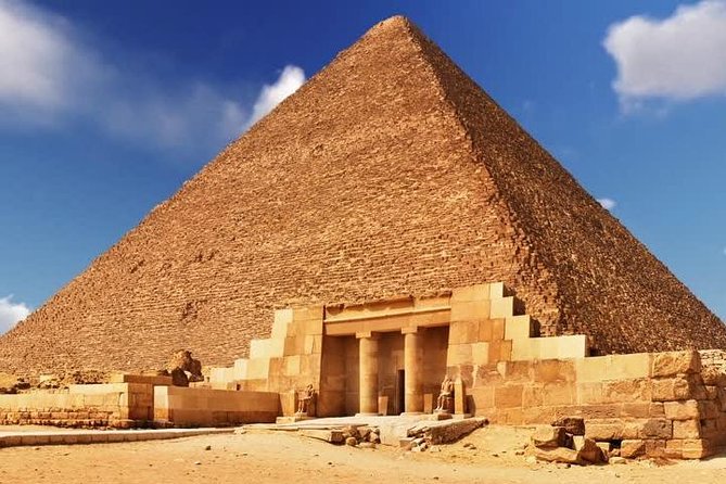 Private Guided Tour to Giza pyramids, Sphinx, Saqqara and Memphis + Lunch - Giza: three pyramids and a lot to take in