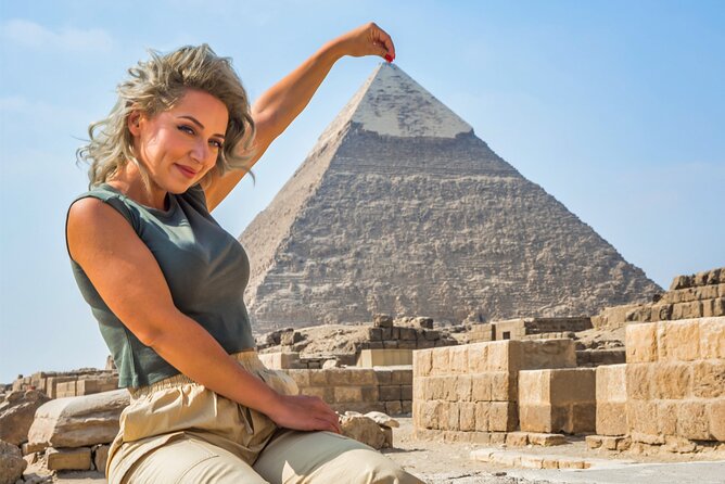 Private: Pyramids & Sphinx Guided Tour With Transfers & Drinks. - A guide makes the stones easier to read
