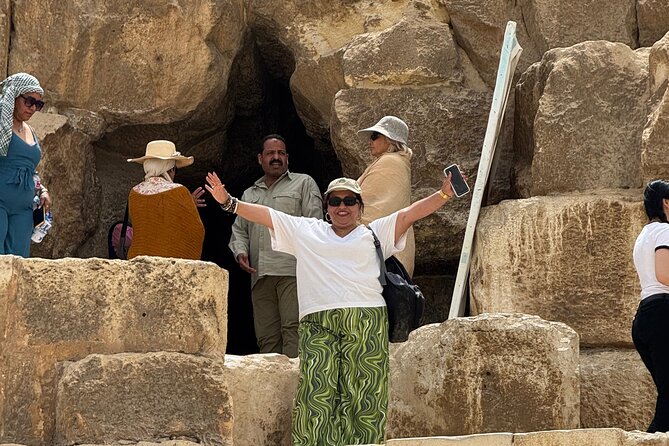 Private tour Giza Pyramids ,sphinx & camel ride all included - What the guide adds to the experience