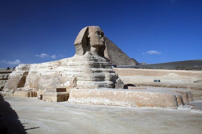 Private Tour: Giza Pyramids, Sphinx, Memphis, Dahshur - The best pyramid photograph and the Sphinx
