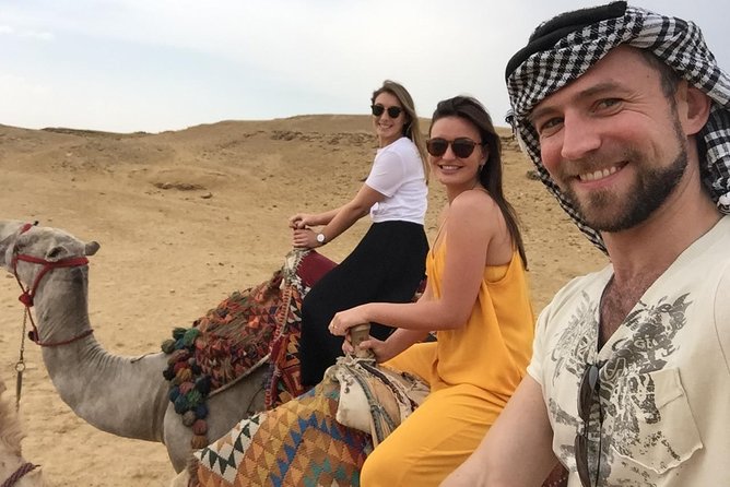 Private Tour to Giza Pyramids Sphinx with Camel Riding - Finding the best pyramid viewpoint