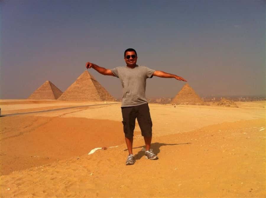 Pyramids of Giza: 1-Hour Quad Bike Desert Safari - Headscarves, sand, and the small costs to watch