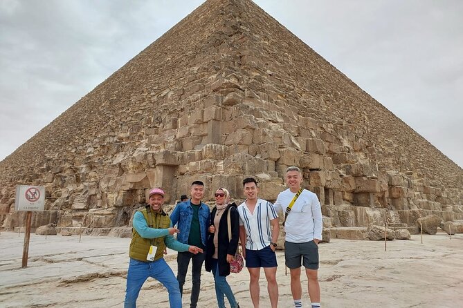 Pyramids of Giza , Memphis , Saqqara , Lunch Guided Private Trip - The value of a private guide and driver
