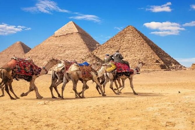 Shared Full Day Tour to Giza Pyramids from Giza - Getting the Sphinx into the picture
