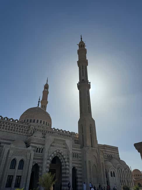 Sharm El-Sheikh: City Tour with Optional Seafood Meal - What the transport and guides add